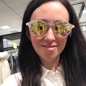 Meet your Posher, Leora